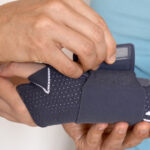 Farba do włosów w odcieniu popielatego brązu – jak dobrać i stosować?